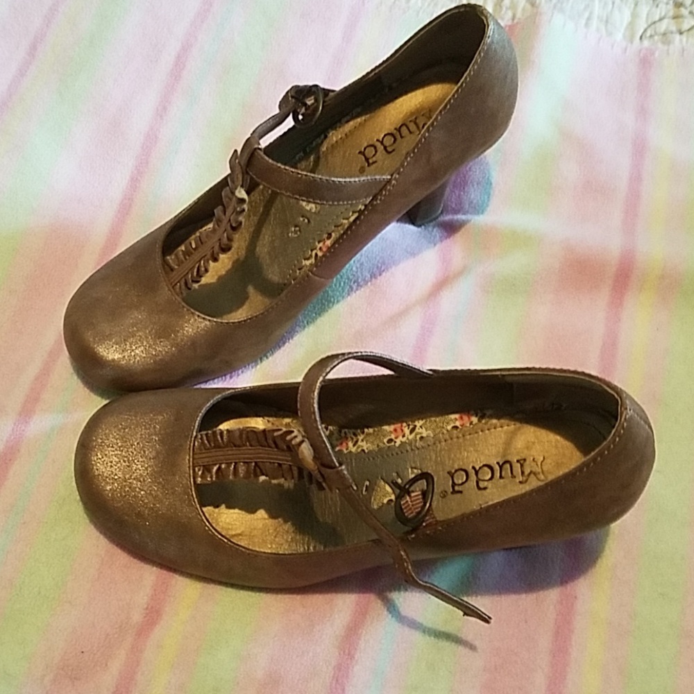 A nice copperish heel.  Very good shape.